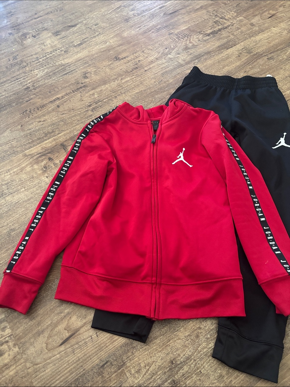 Jordan Set - Picture 2 of 8